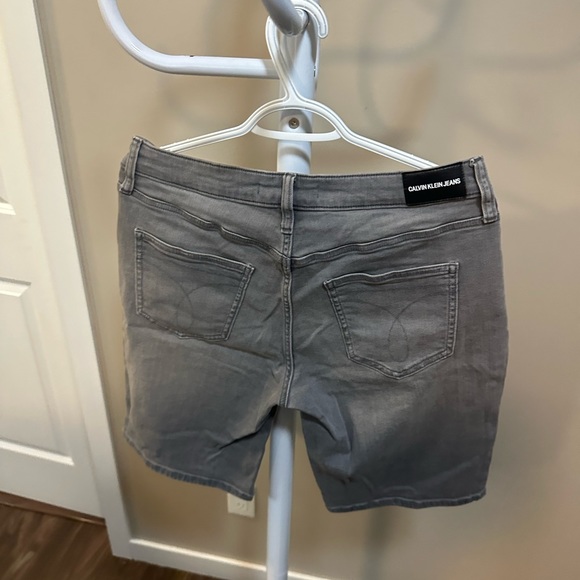 Calvin Klein Jeans grey shorts, size 10 - Picture 2 of 5